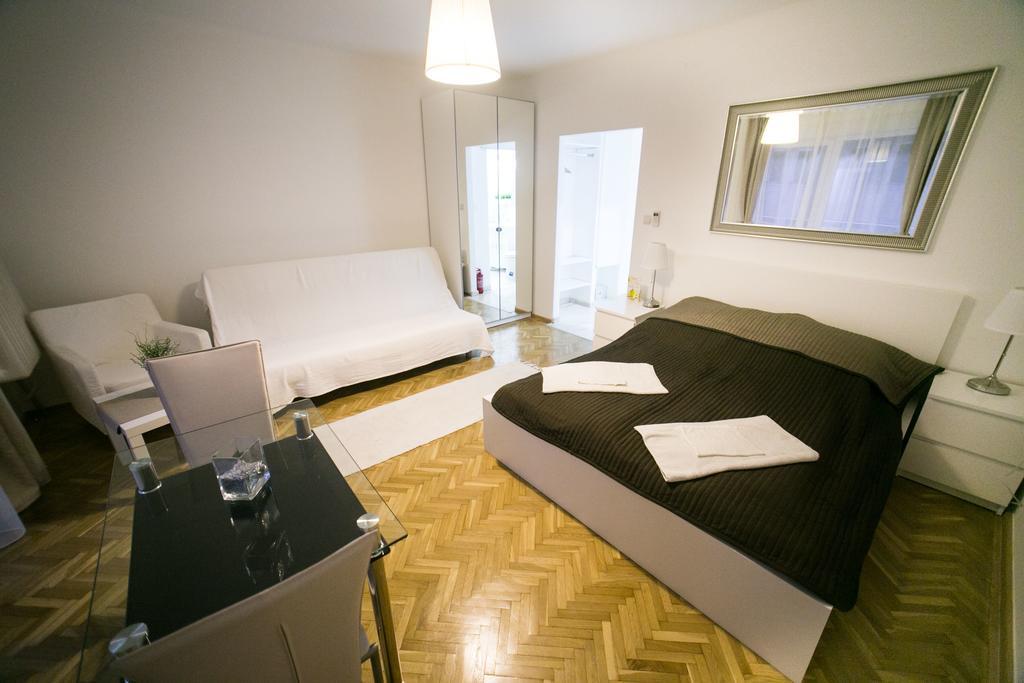 Budapest Downtown Apartments With Balcony & Optional Garage & Restaurant In The Building Phòng bức ảnh