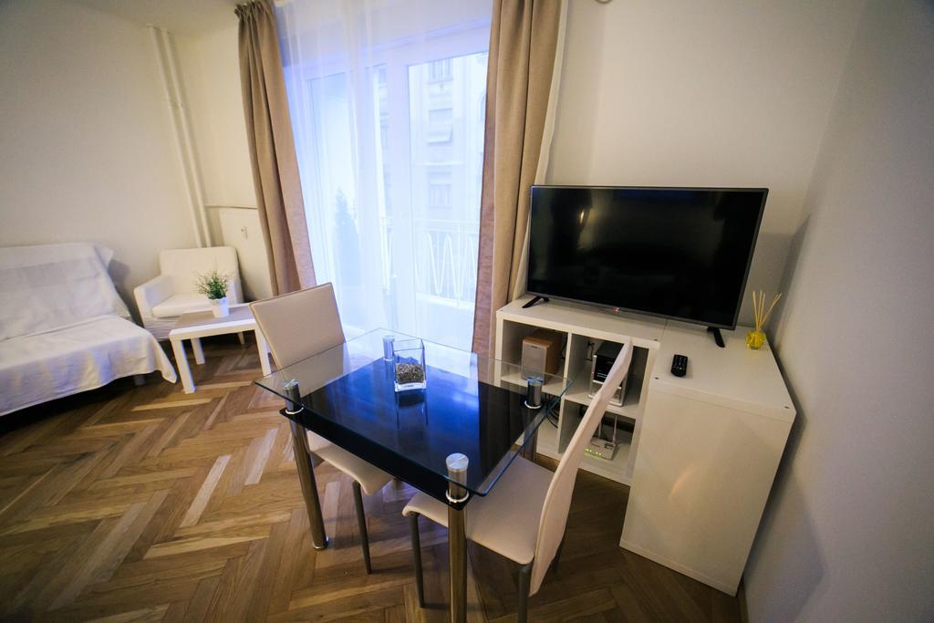 Budapest Downtown Apartments With Balcony & Optional Garage & Restaurant In The Building Phòng bức ảnh