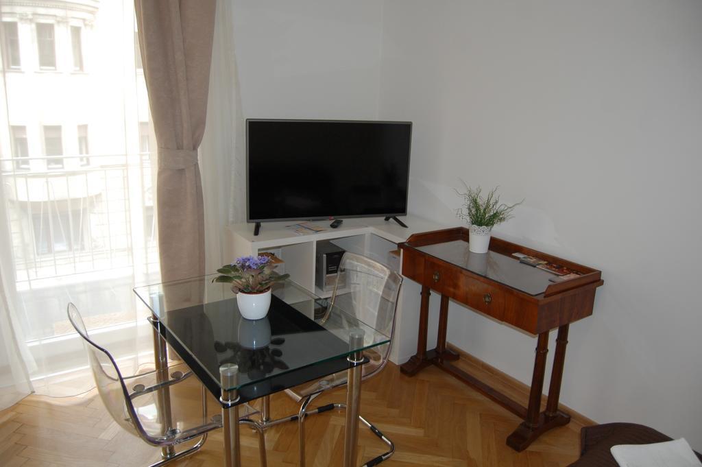 Budapest Downtown Apartments With Balcony & Optional Garage & Restaurant In The Building Ngoại thất bức ảnh